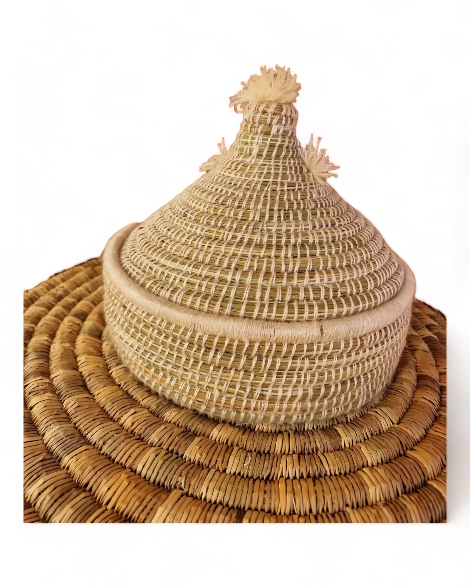 Handcrafted Doum Tajines: Moroccan Elegance for Organization - Image 8