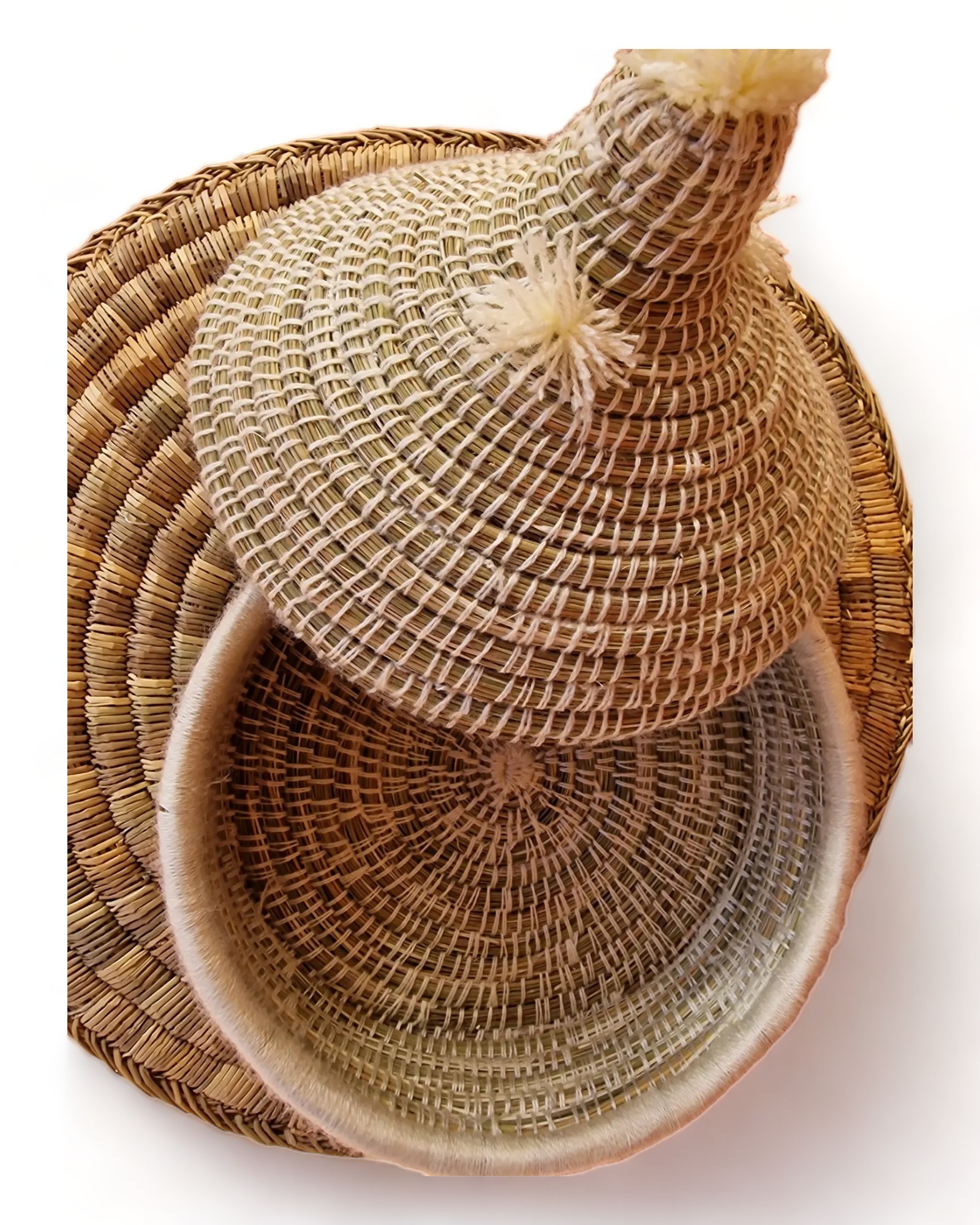 Handcrafted Doum Tajines: Moroccan Elegance for Organization - Image 4