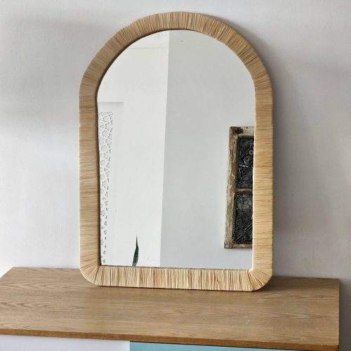 Moroccan raffia mirror in round shape