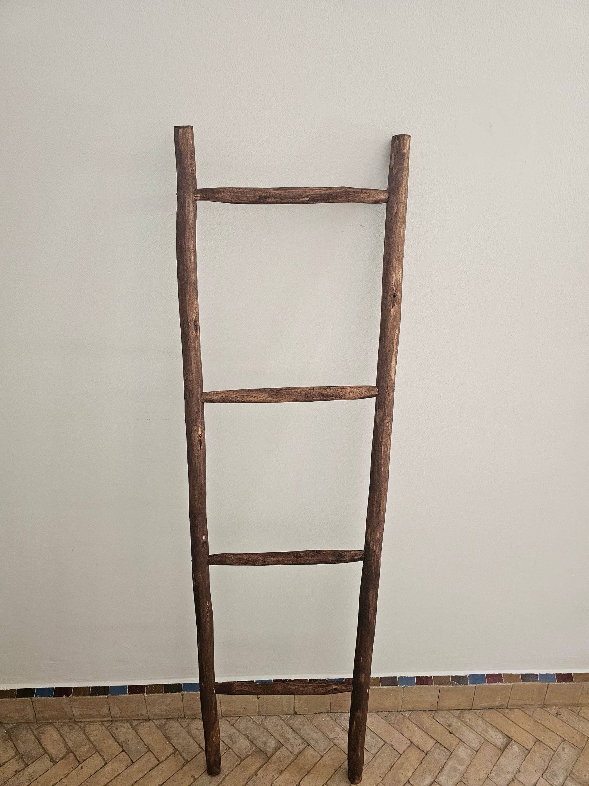 Decorative Wooden Ladder: A Stylish Towel Storage Solution - Image 6