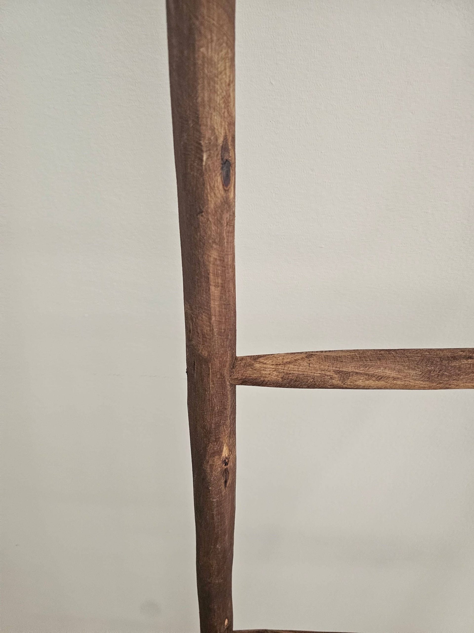 Decorative Wooden Ladder: A Stylish Towel Storage Solution - Image 3