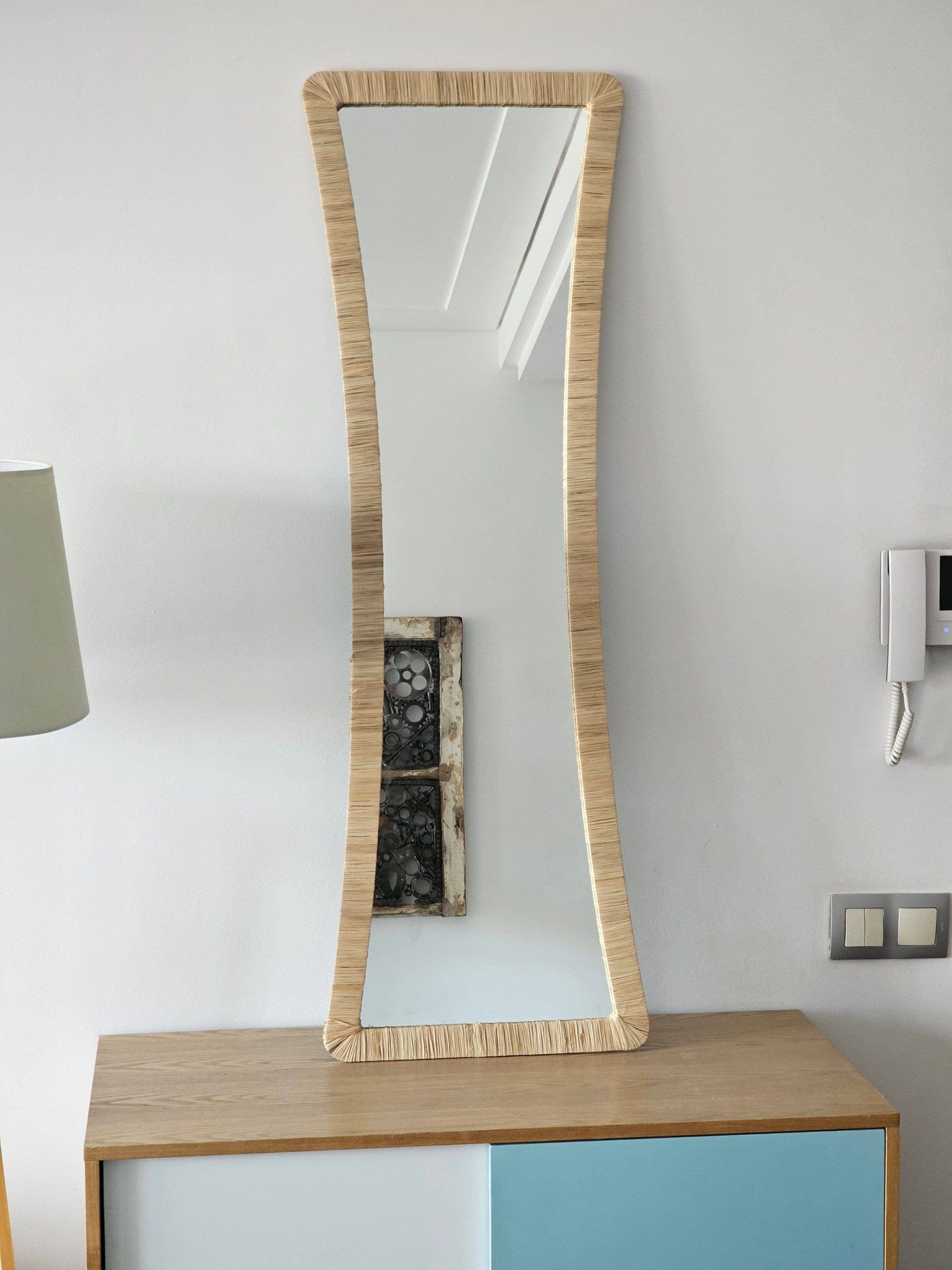 Moroccan raffia mirror in butterfly shape - Image 2