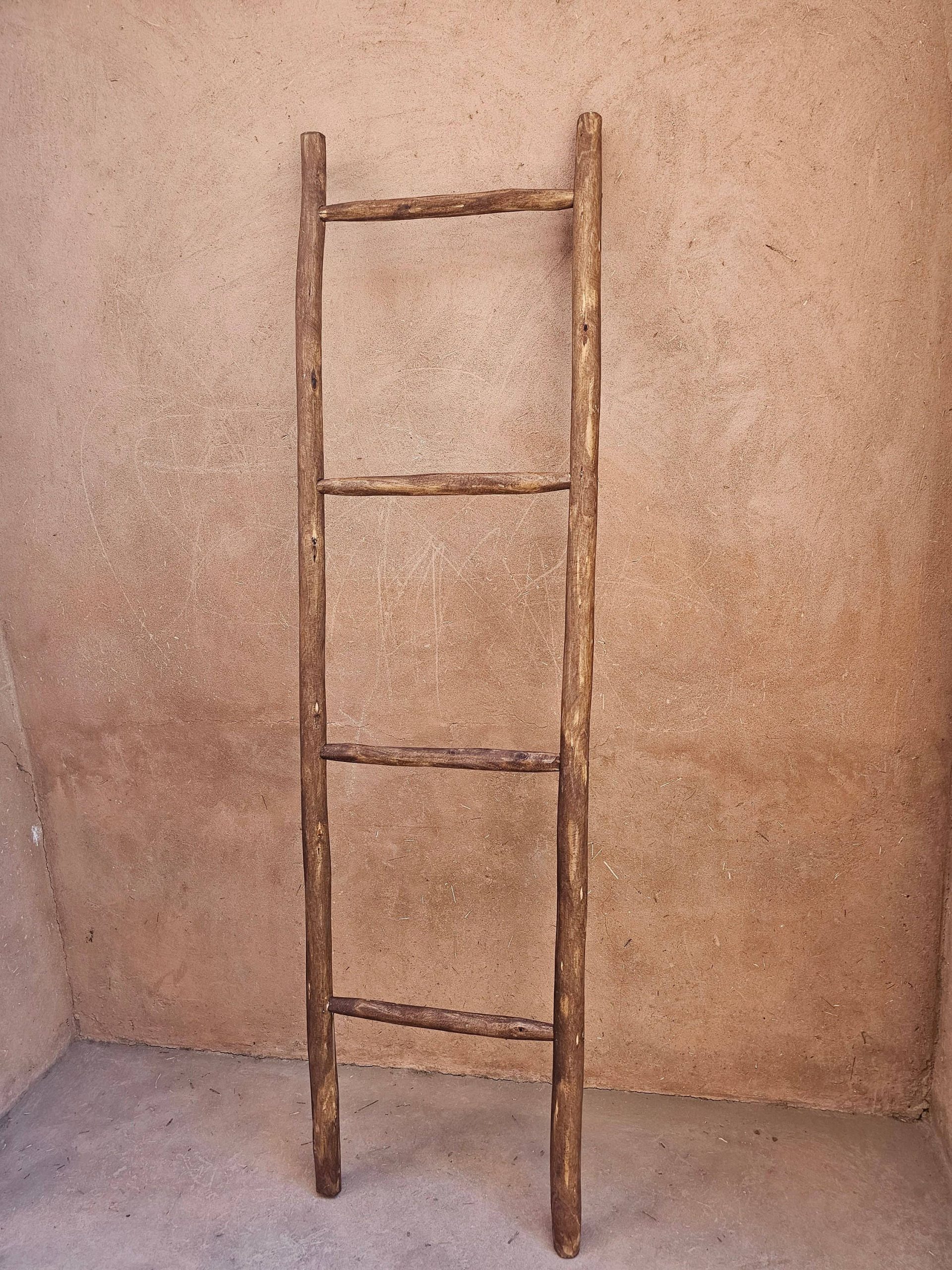 Decorative Wooden Ladder: A Stylish Towel Storage Solution - Image 7