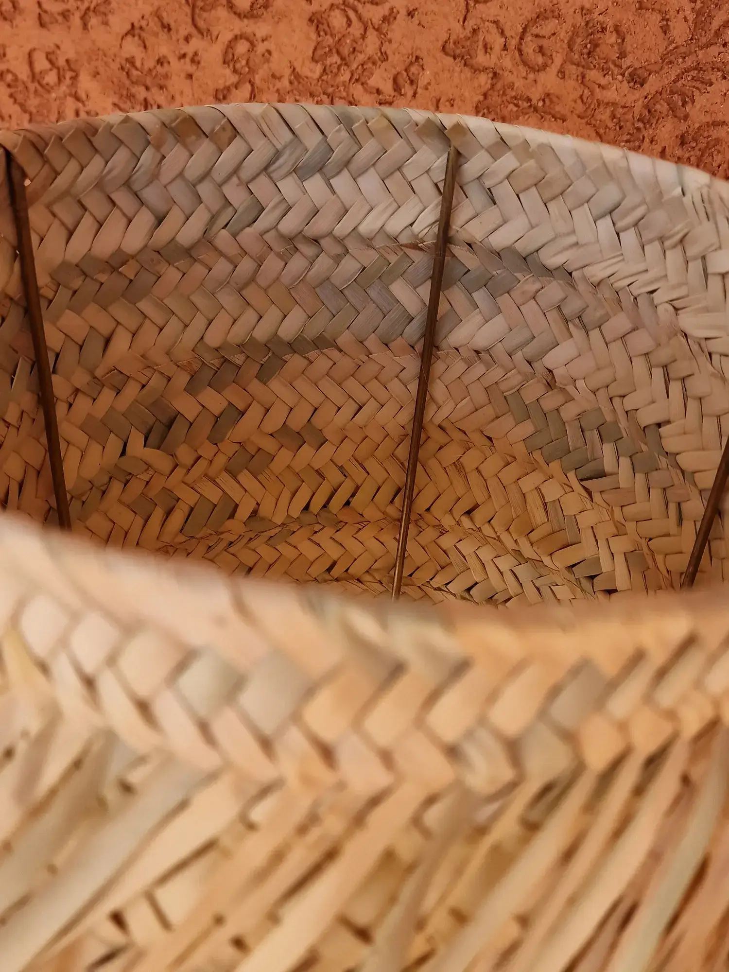 Fringed straw lampshade - Image 5