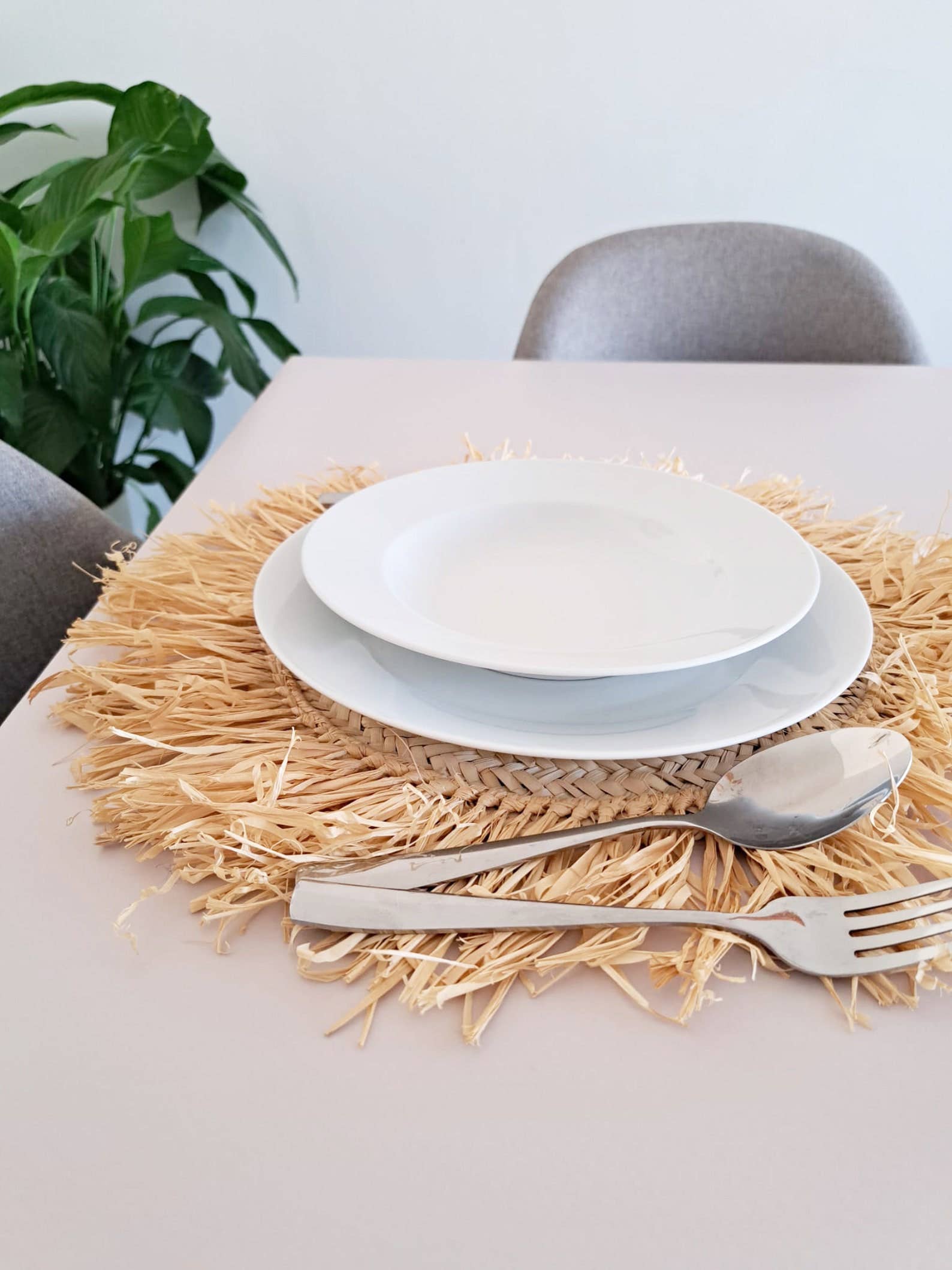 Fringed round raffia placemats, bohemian placemats, - Image 2