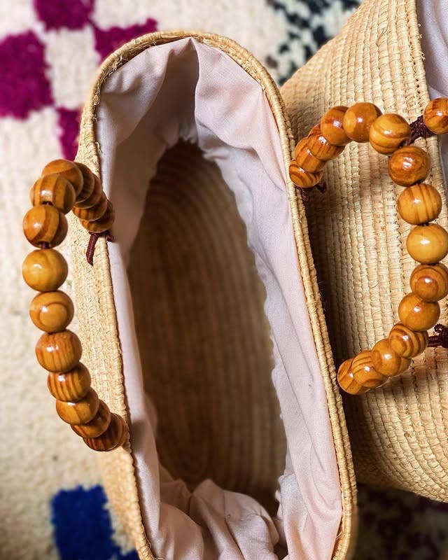 Handmade Raffia Bag with Wooden Bead Handles - Image 3