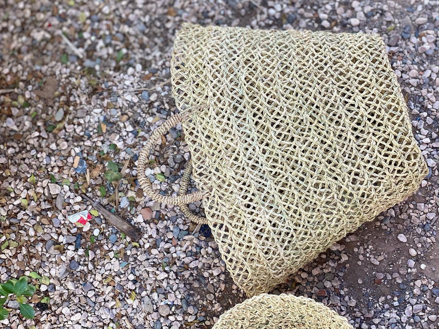 Handwoven Straw Market Basket – Natural Palm Leaf - Image 3