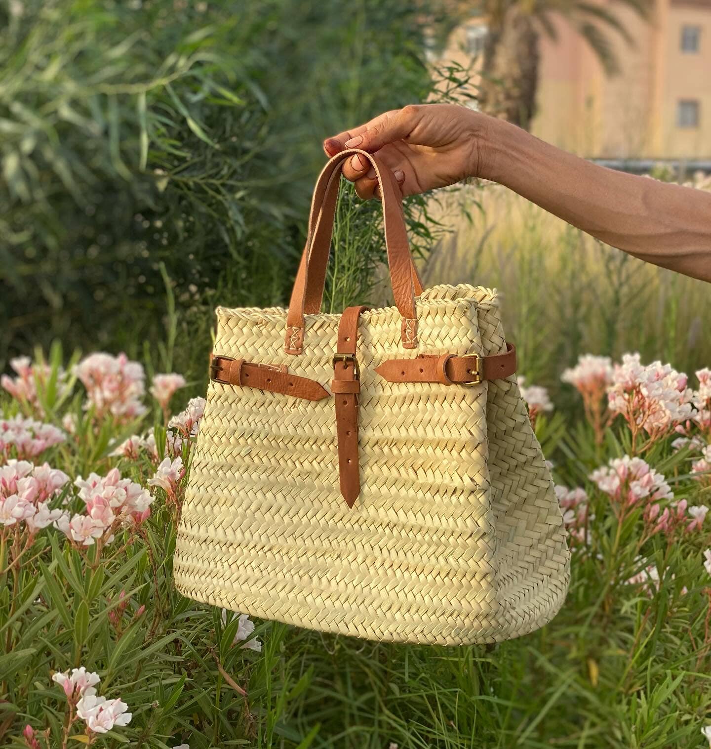 Handwoven Palm Leaf Tote Bag with Leather Handles - Image 3