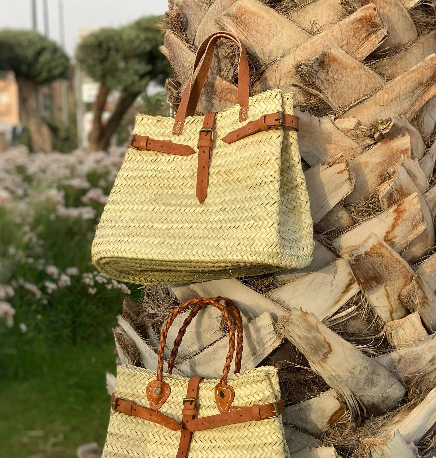 Handwoven Palm Leaf Tote Bag with Leather Handles - Image 2