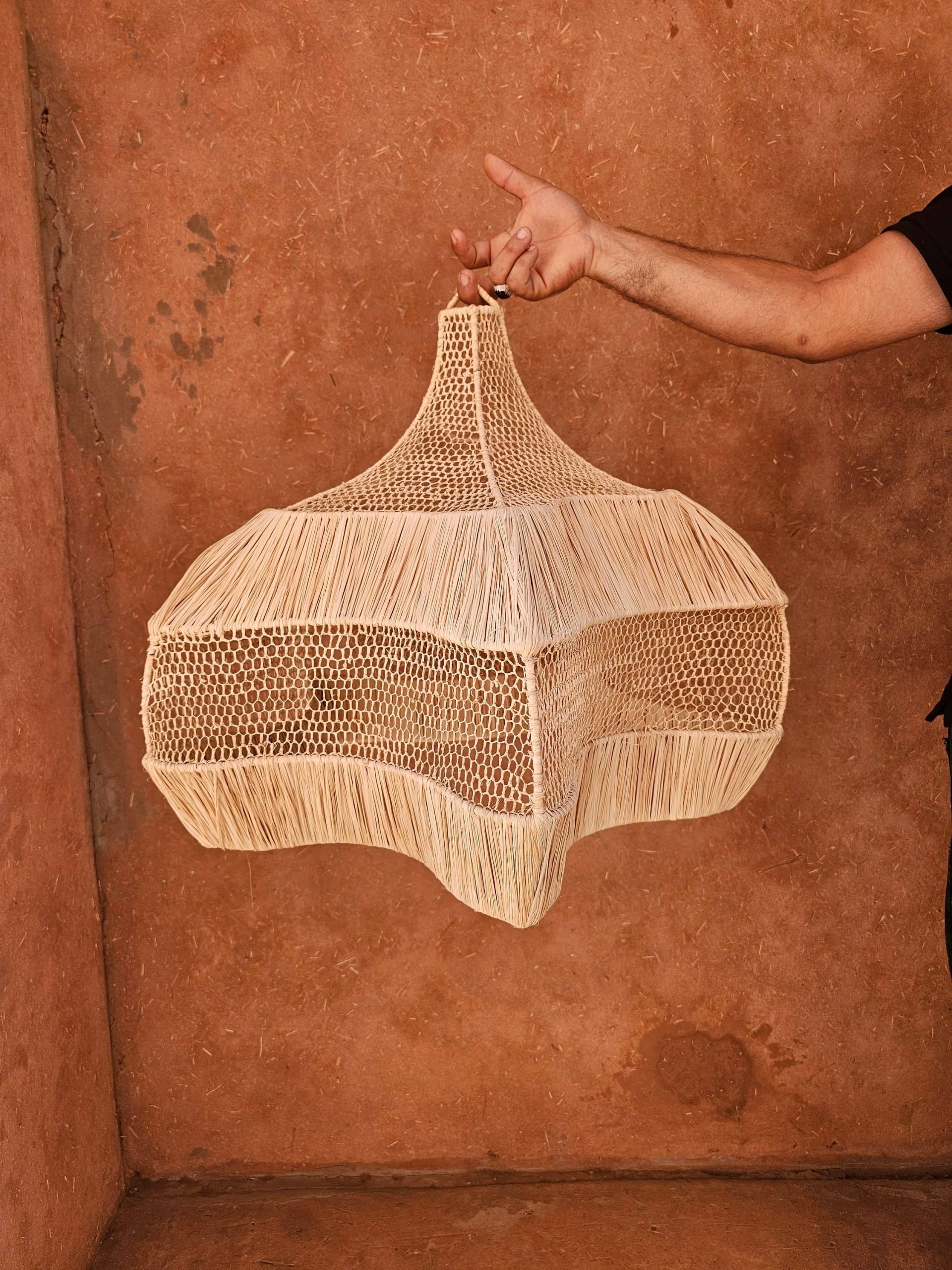 Handwoven Wave Raffia Pendant Light – Moroccan Boho