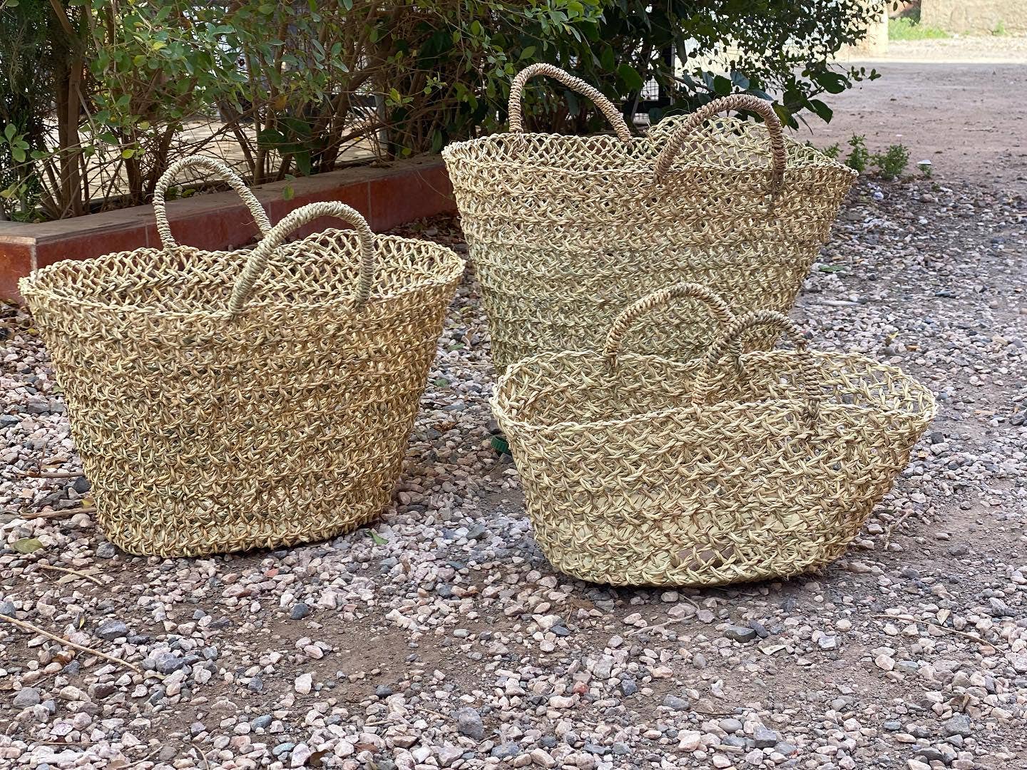 Handwoven Straw Market Basket – Natural Palm Leaf - Image 4